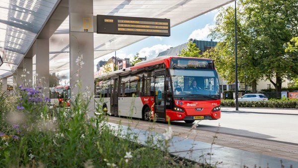 Bus vervoert personen Bus vervoert personen